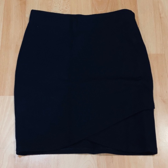 ***SOLD*** Aritzia Sunday Best Primrose Mini Skirt Black XXS - Picture 3 of 5